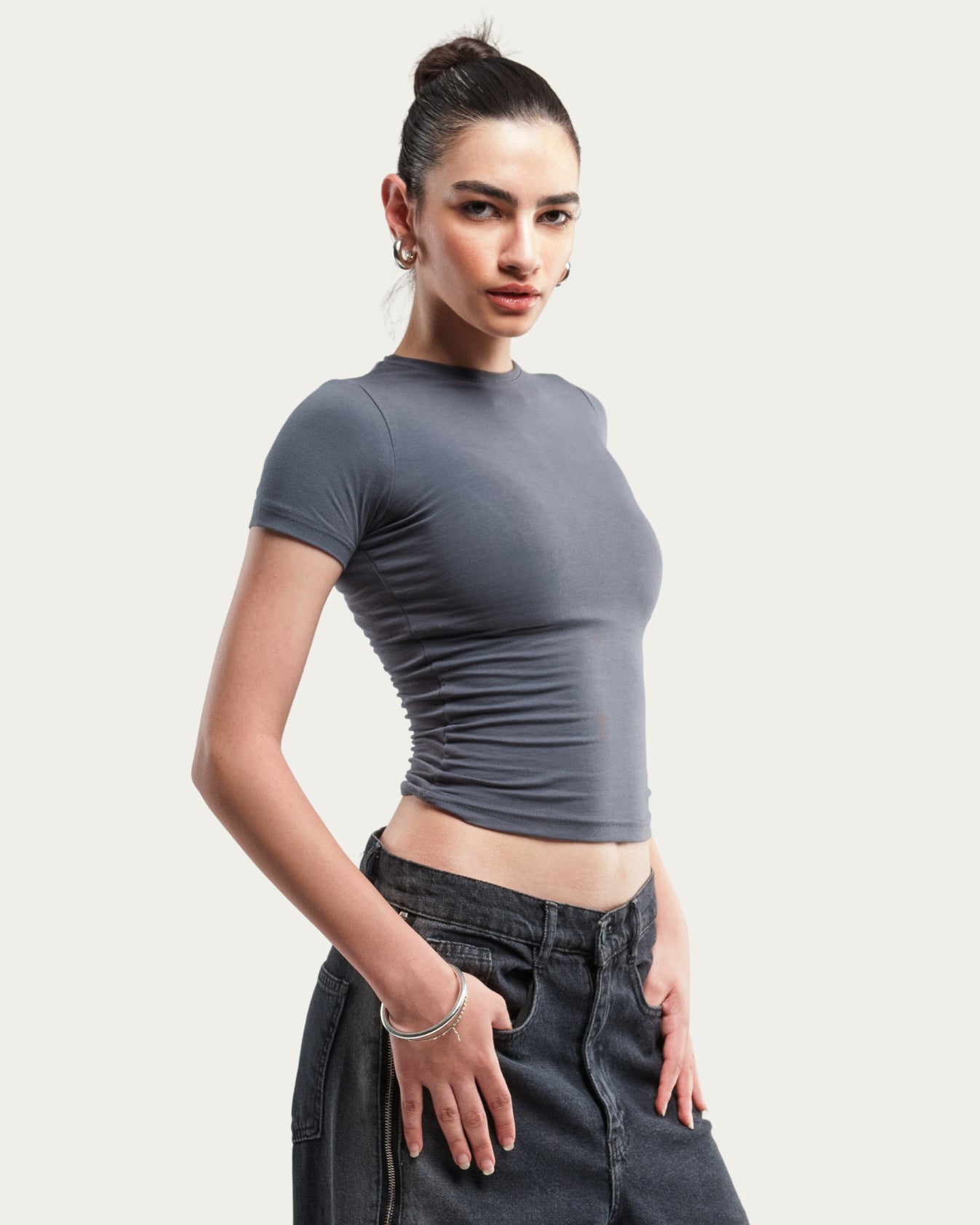 WOMEN’S CHARCOAL STRETCH CREW TEE